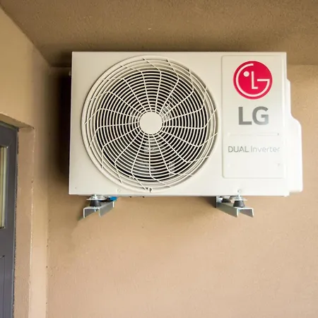 Guest H4u - Bonfim Heroismo アパート ポルト